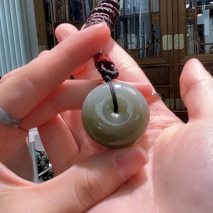 和田玉（糖玉）未镶嵌颈饰赢平安扣