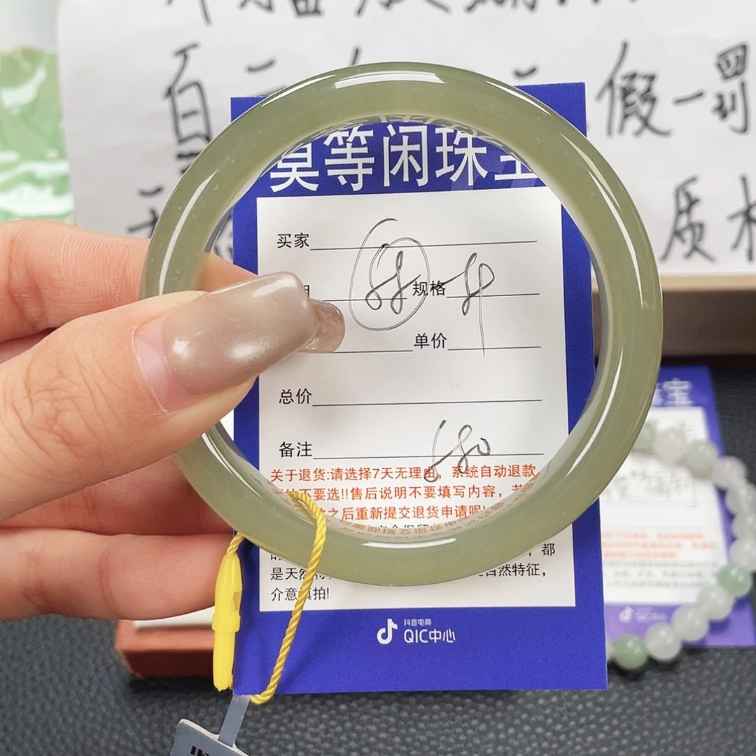 和田玉未镶嵌手镯