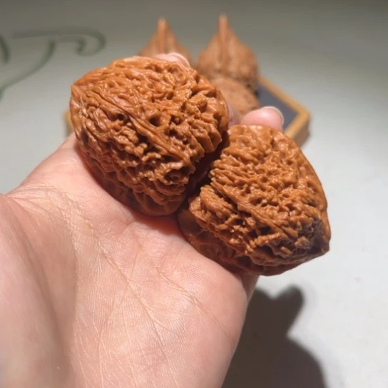 文玩核桃吊坠三角疆