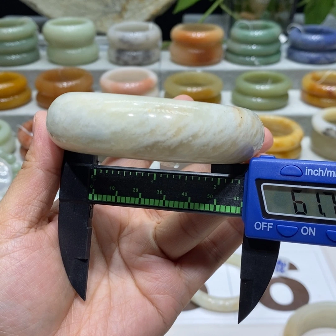 石英岩玉未镶嵌手镯
