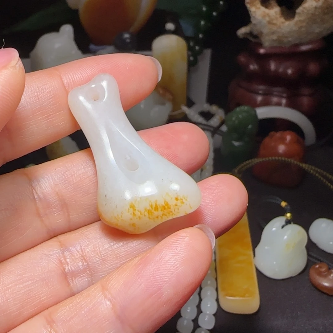 州***乐和田玉未镶嵌颈饰