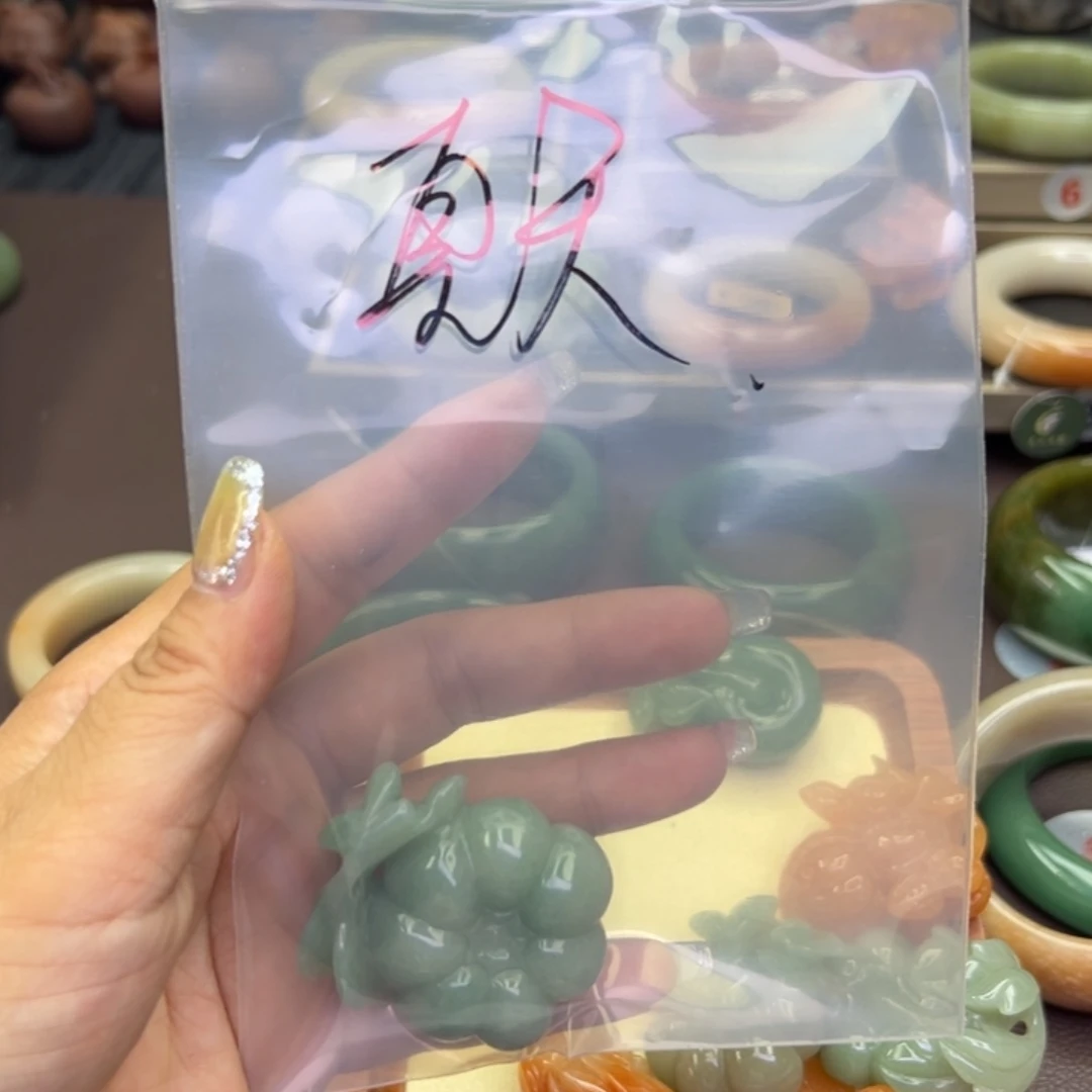 石英质玉手镯未镶嵌吾**天