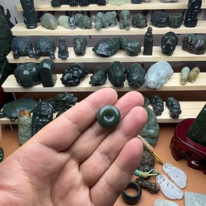 和田玉未镶嵌挂件