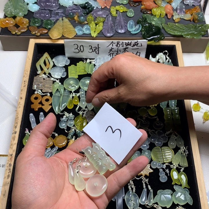 学***涯蛇纹石玉合金耳钉