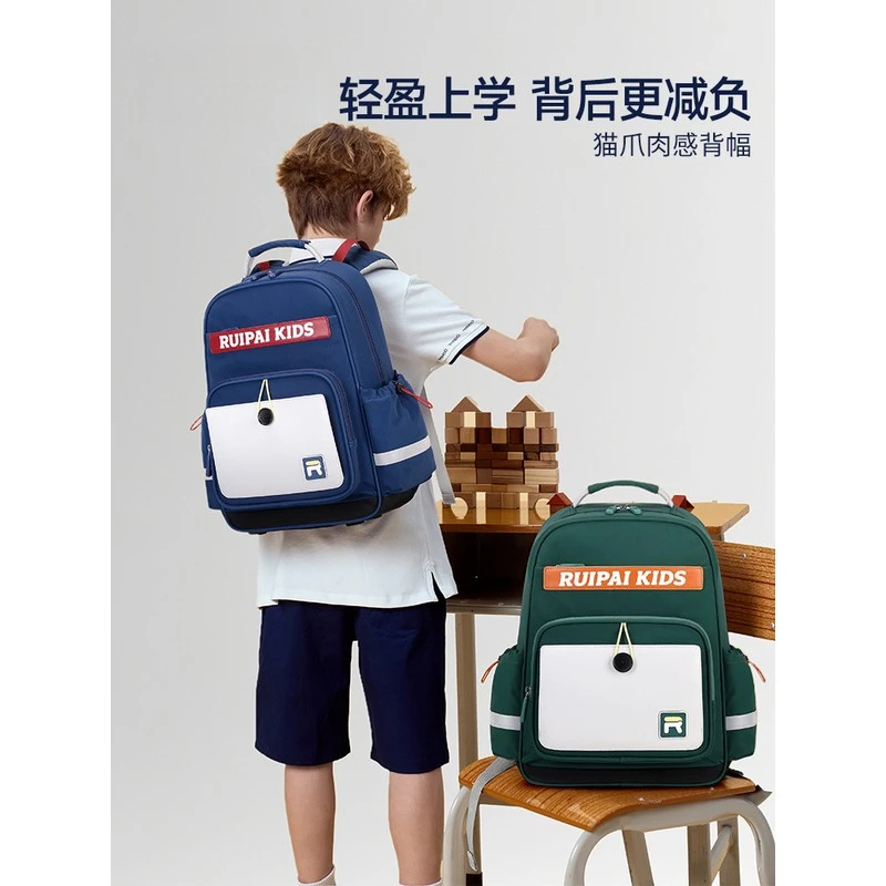 新款小学生书包男孩三到六年级大容量超轻护脊双肩儿童女生背包