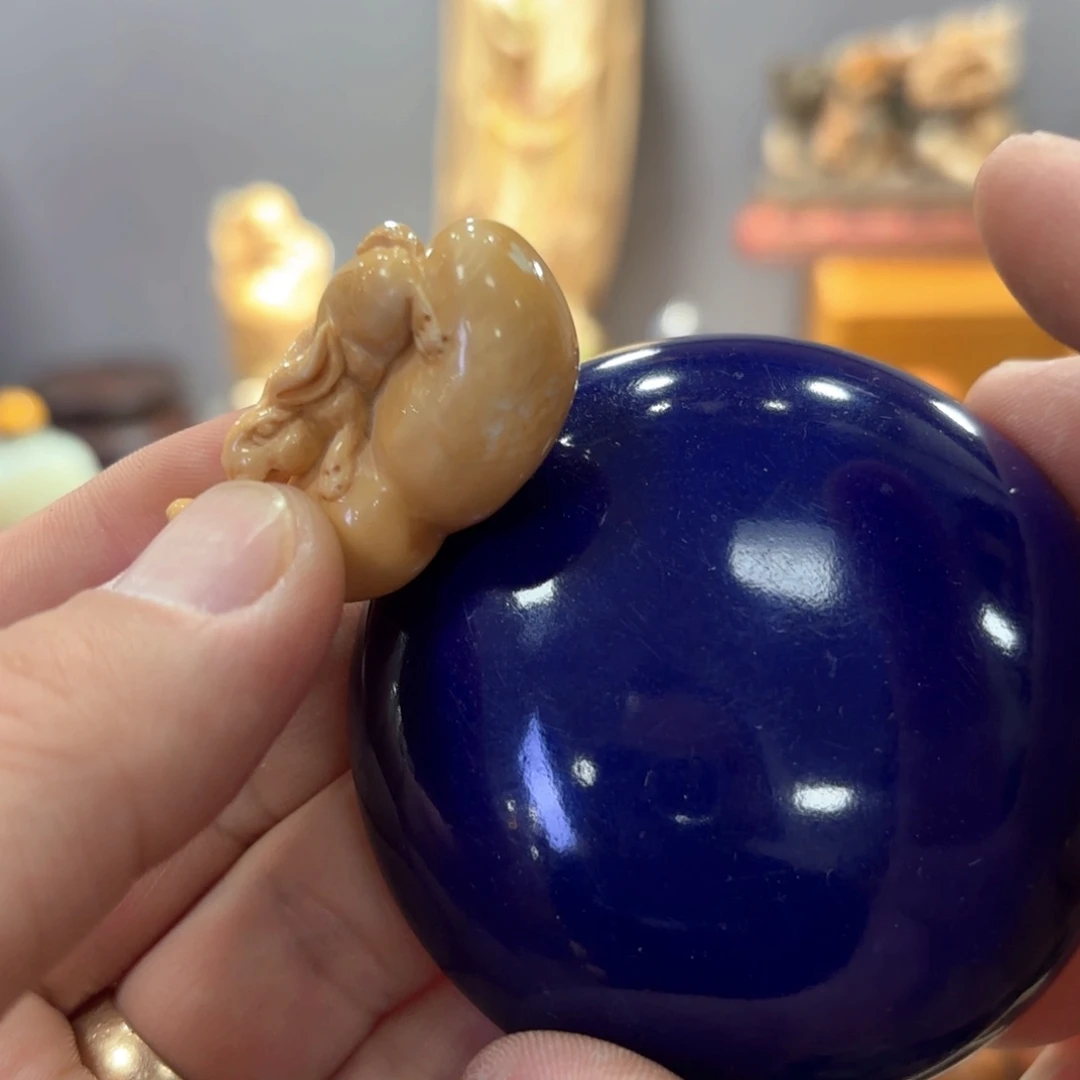 瓷片精致雕刻工艺精湛