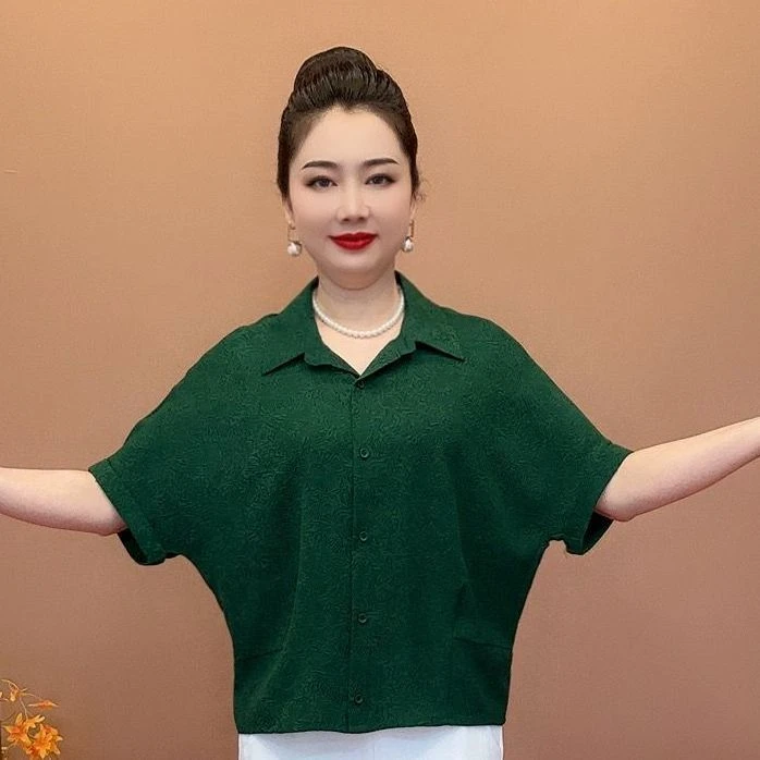 中老年新款夏季妈妈洋气上衣衬衫百搭时尚纯色宽松衬衣