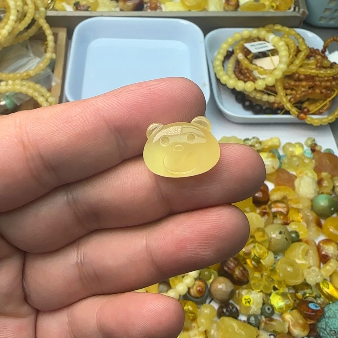狂***饭琥珀未镶嵌裸石1.2克
