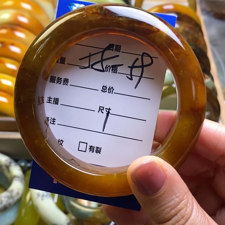 蛇纹石玉手镯未镶嵌千*雪