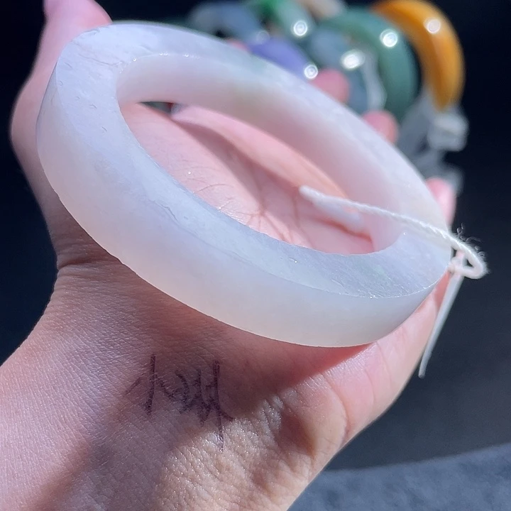 定制翡翠未镶嵌翡翠手镯
