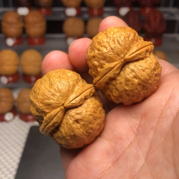 文玩核桃把件45玉面鹦鹉