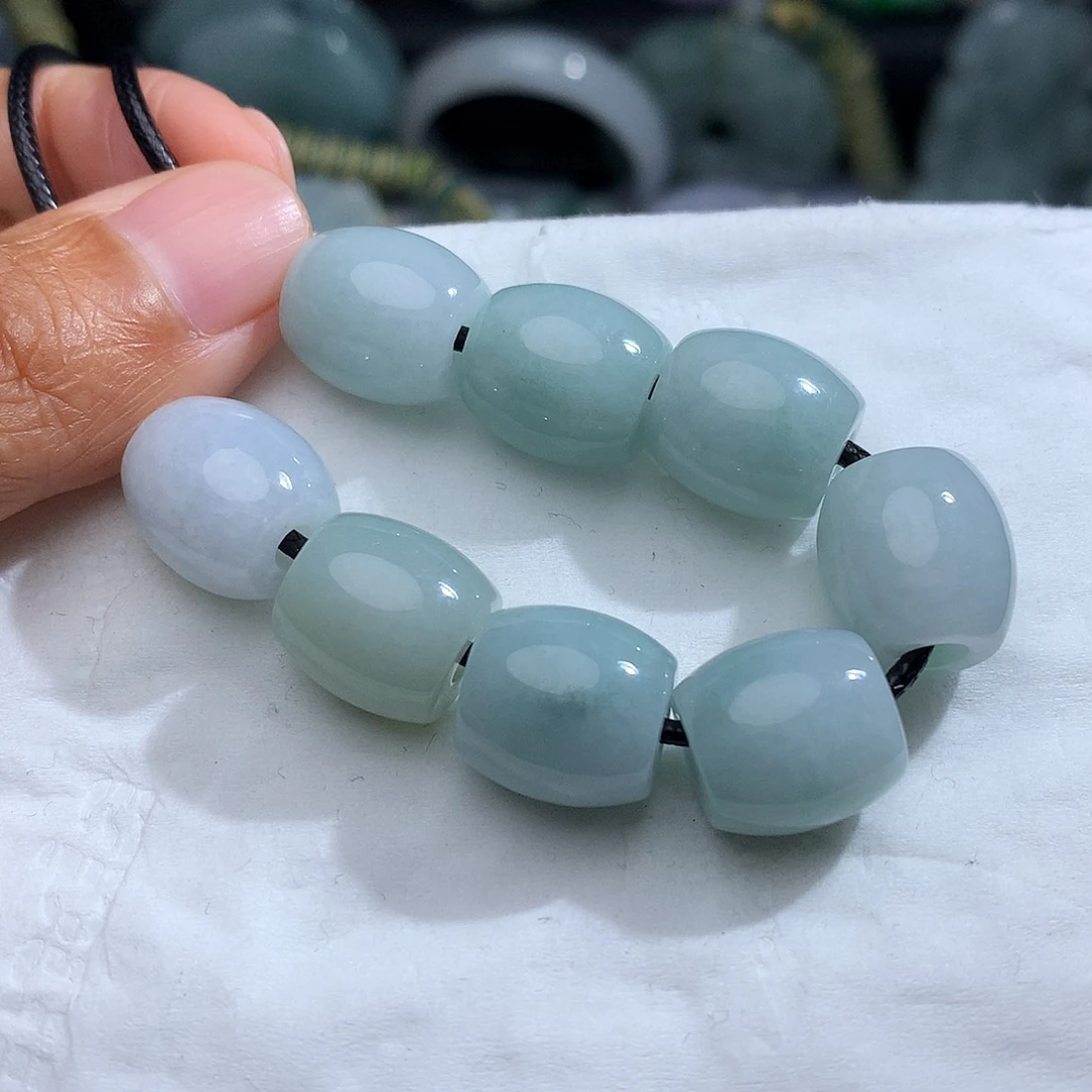 翡翠未镶嵌颈饰多样性发其一