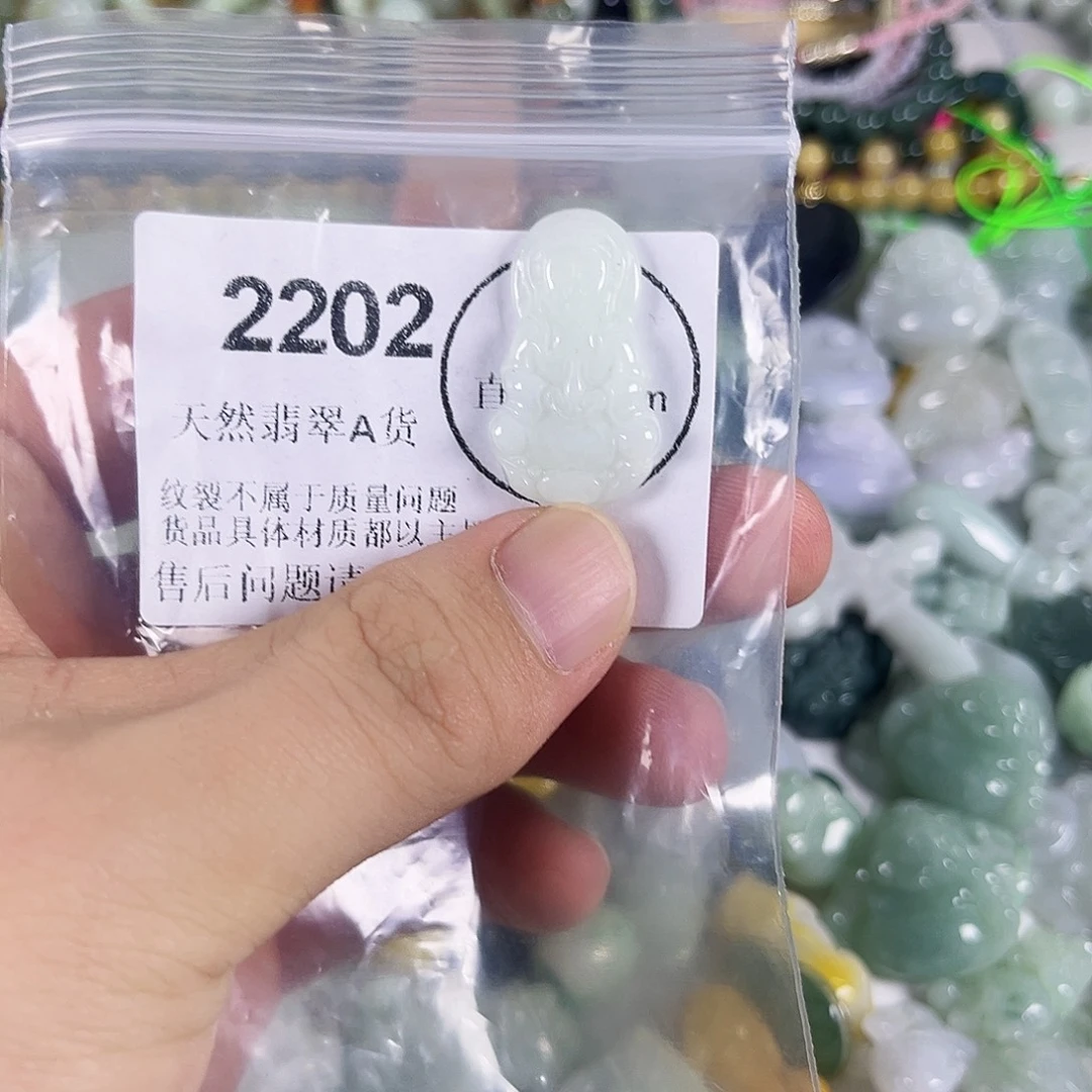 翡翠未镶嵌颈饰hhh