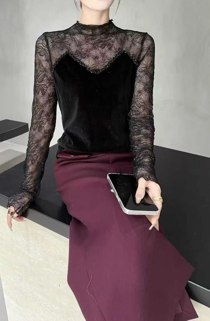 【梅梅家】黑色蕾丝拼接丝绒半高领打底衫女时尚钉珠修身内搭1066