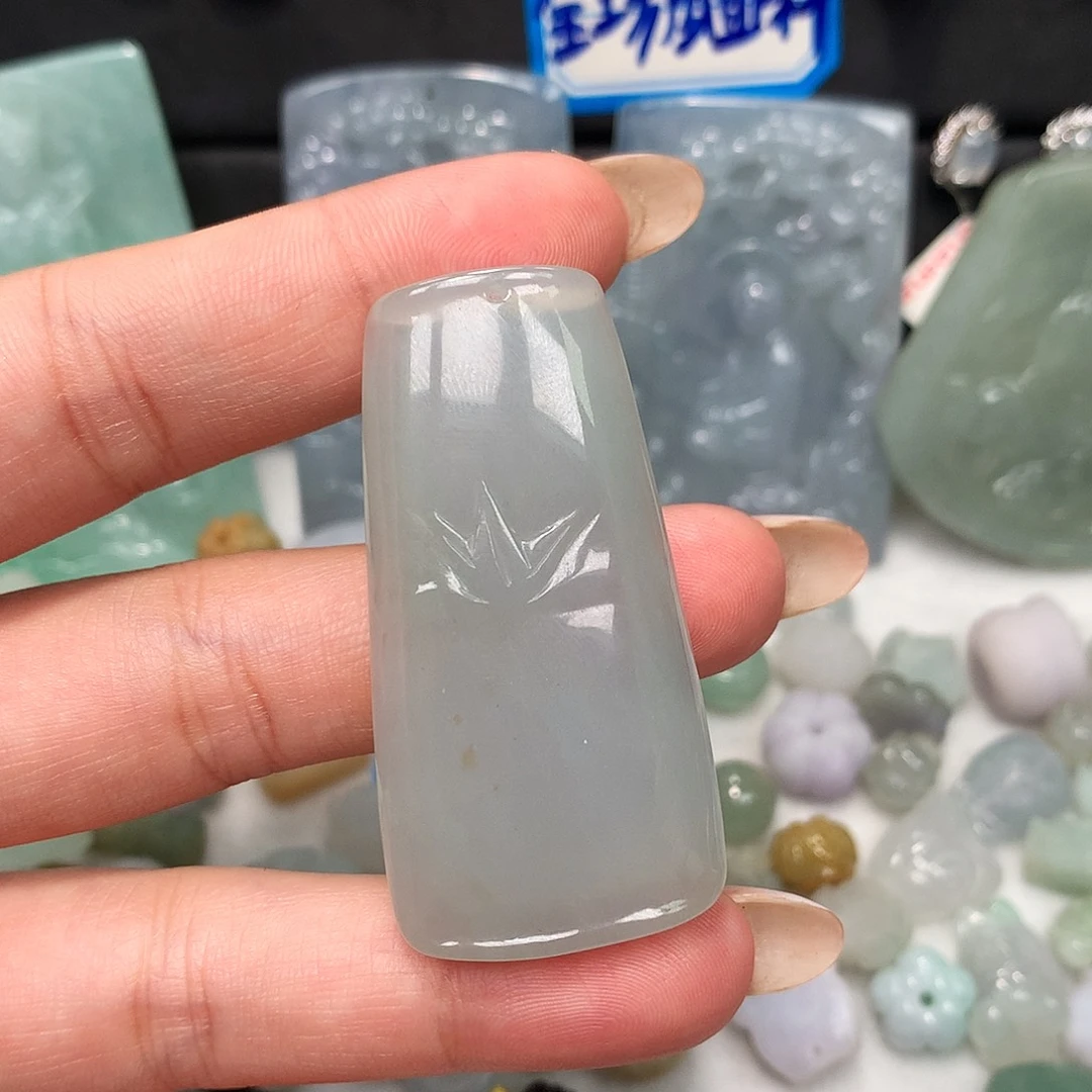 翡翠未镶嵌颈饰竹节