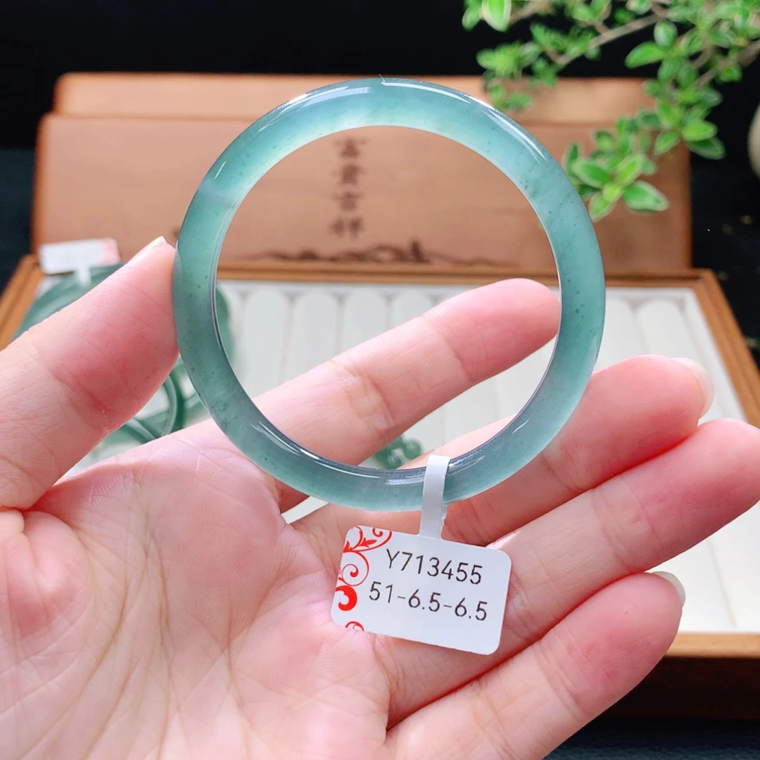 未镶嵌手镯（圆镯）翡翠