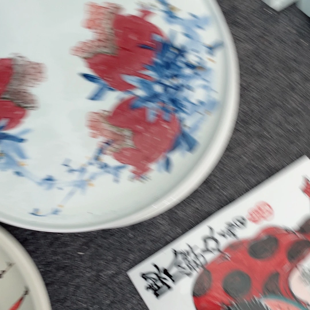 瓷片等***.圆圆圆的脸上有一个圆