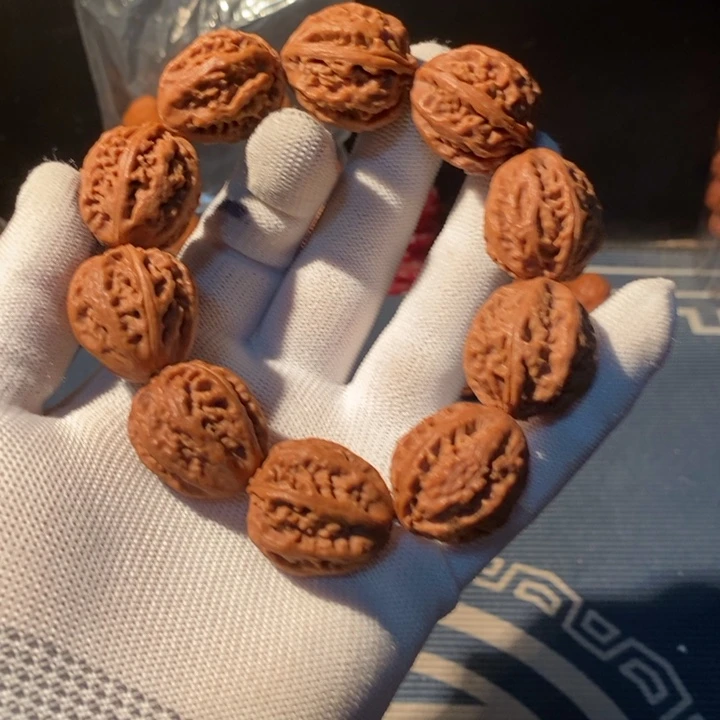 文玩核桃手串……25