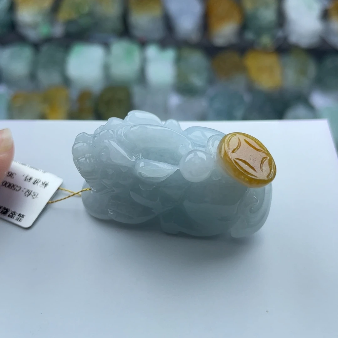 翡翠未镶嵌颈饰貔貅