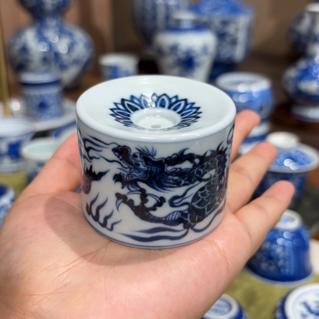 瓷龙纹香插盖置…………