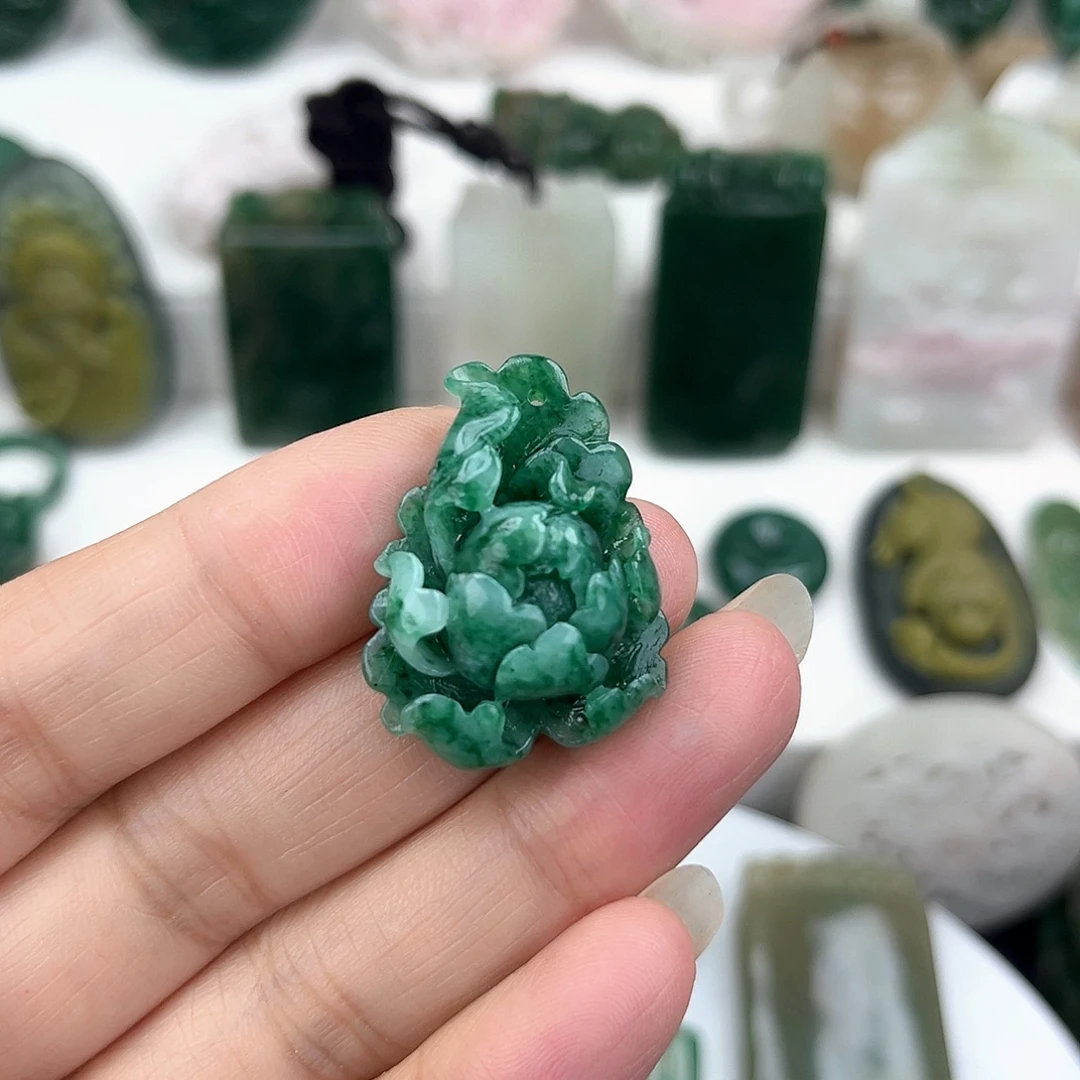 吉***皓独山玉未镶嵌颈饰