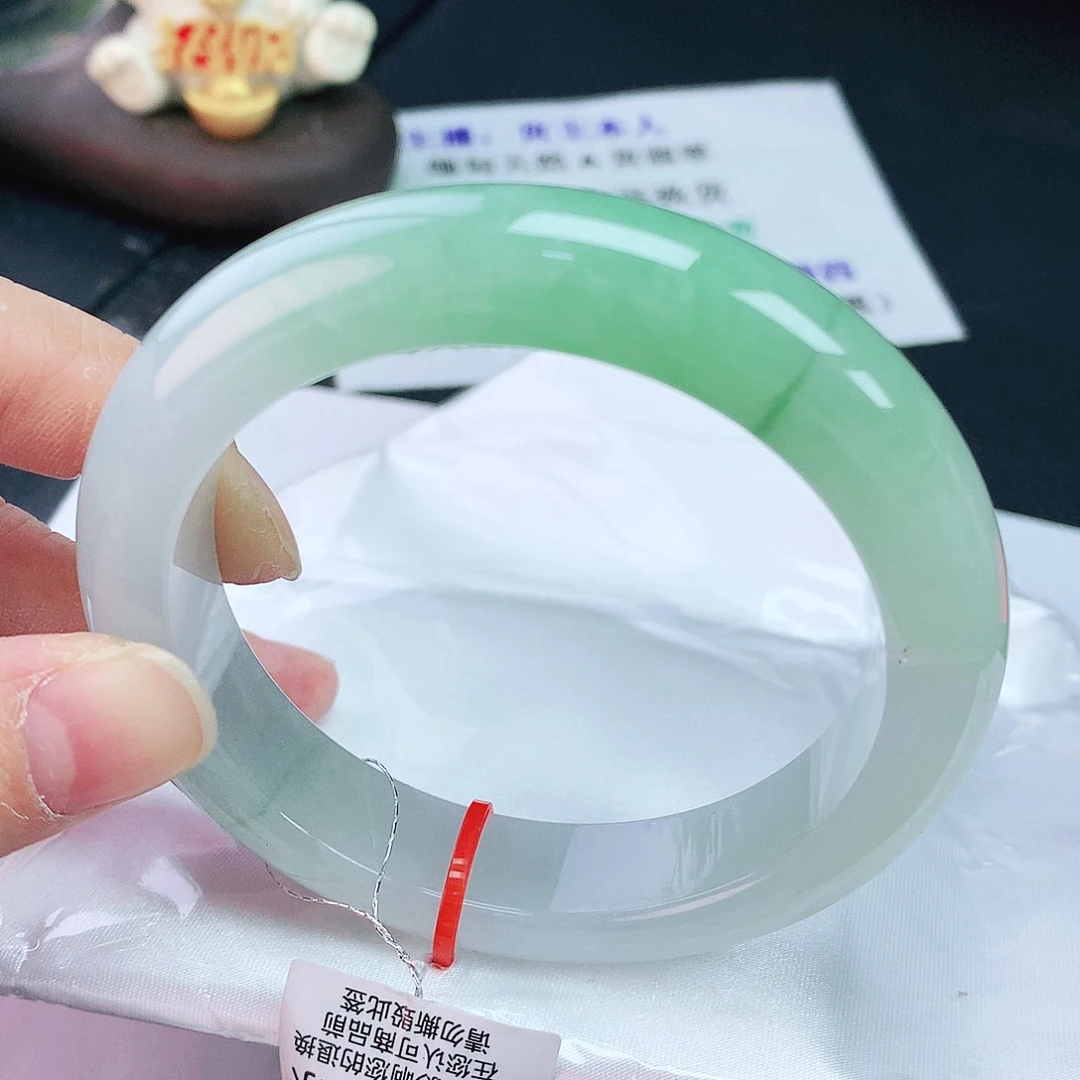 翡翠手镯未镶嵌58轮胎