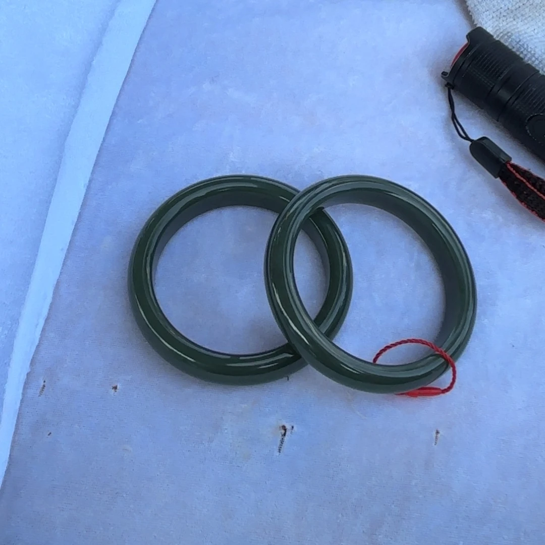 和田玉手镯未镶嵌快***哥手镯58圈口。定制不退换