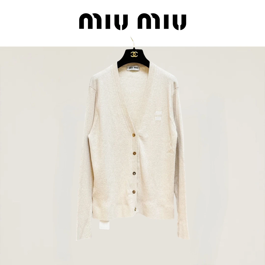 99新 MIU MIU/缪缪 40码 浅驼色拼白色字母 长袖 针织 开衫