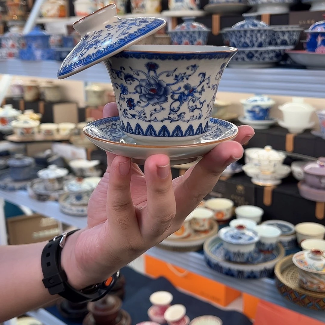 盖碗很漂亮，非常喜欢