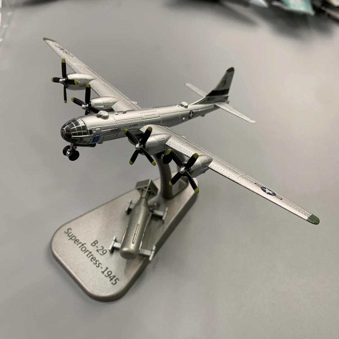 专属【b29轰炸机模型】1:300比例，合金和ABS工程塑料材质