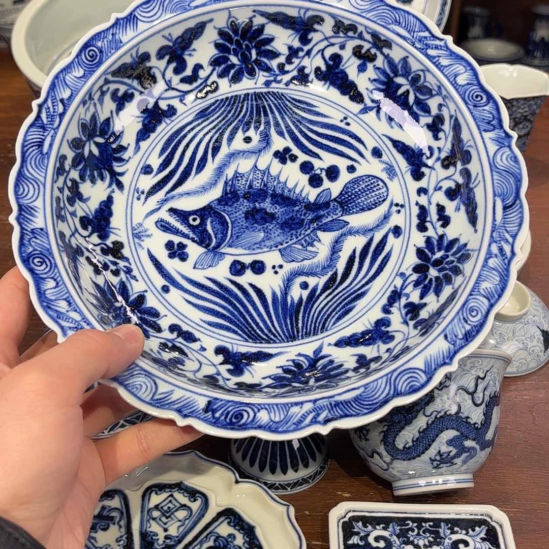 瓷片葵口鱼藻壶承盘子