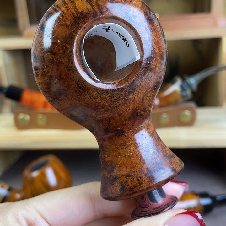 自由式宽尾番茄斗。