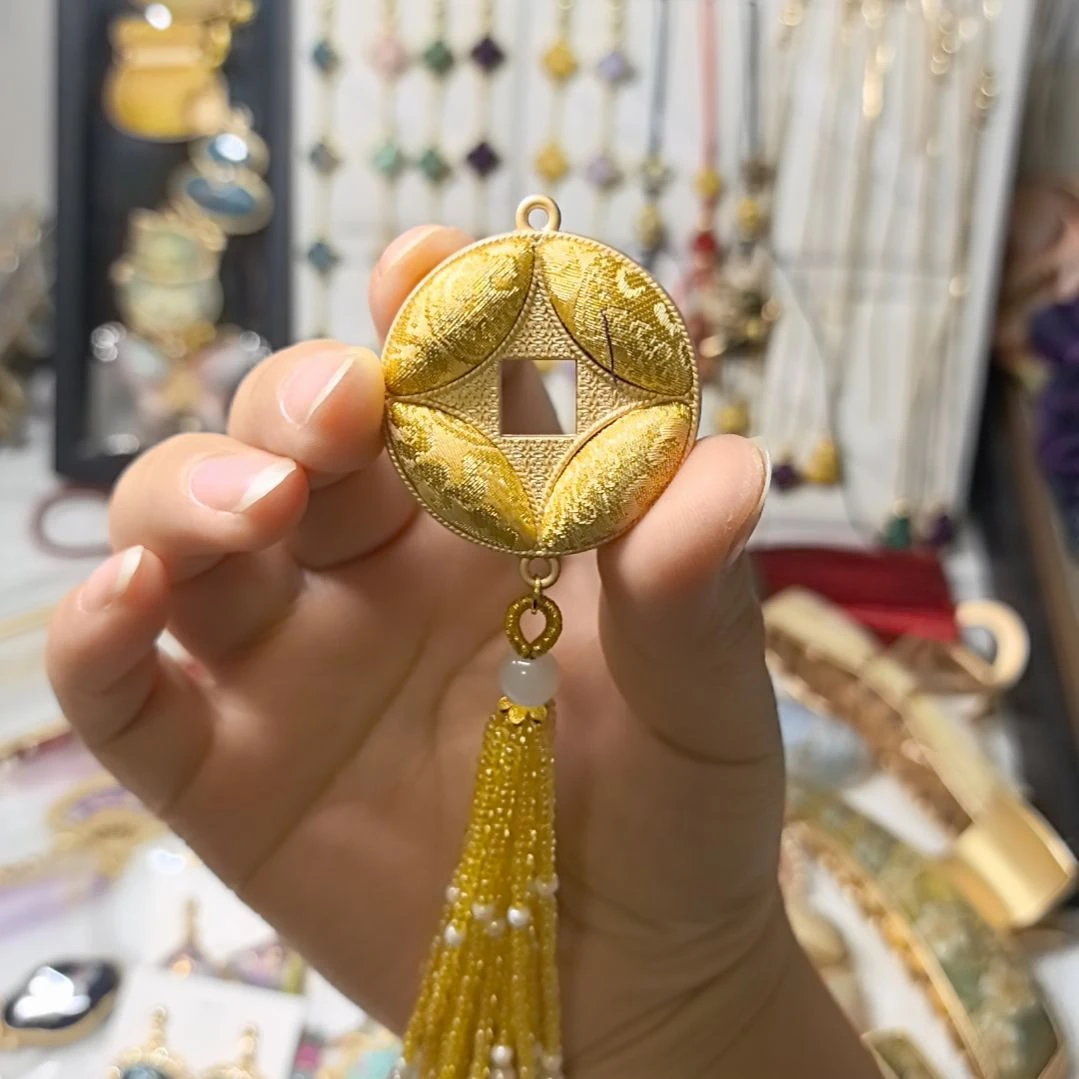 织绣一物一拍手工定制饰品