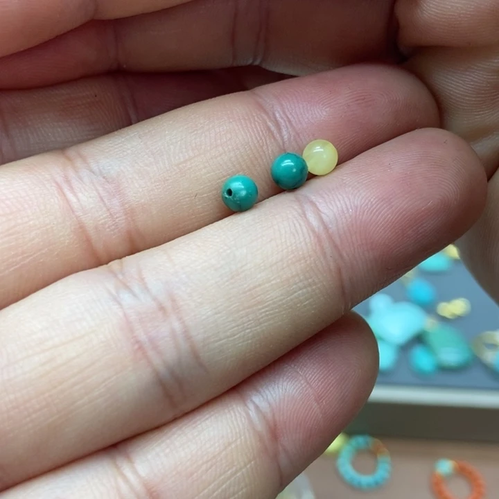 L***-裸石琥珀未镶嵌配饰