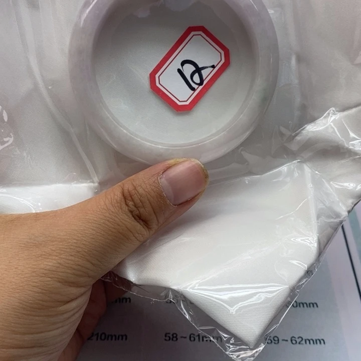 翡翠手镯未镶嵌翡翠