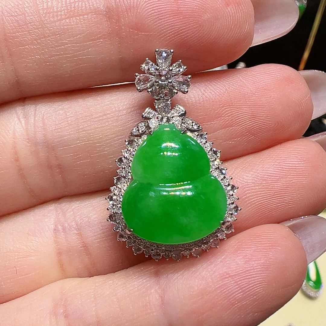 翡翠颈饰18K金镶嵌葫芦吊坠