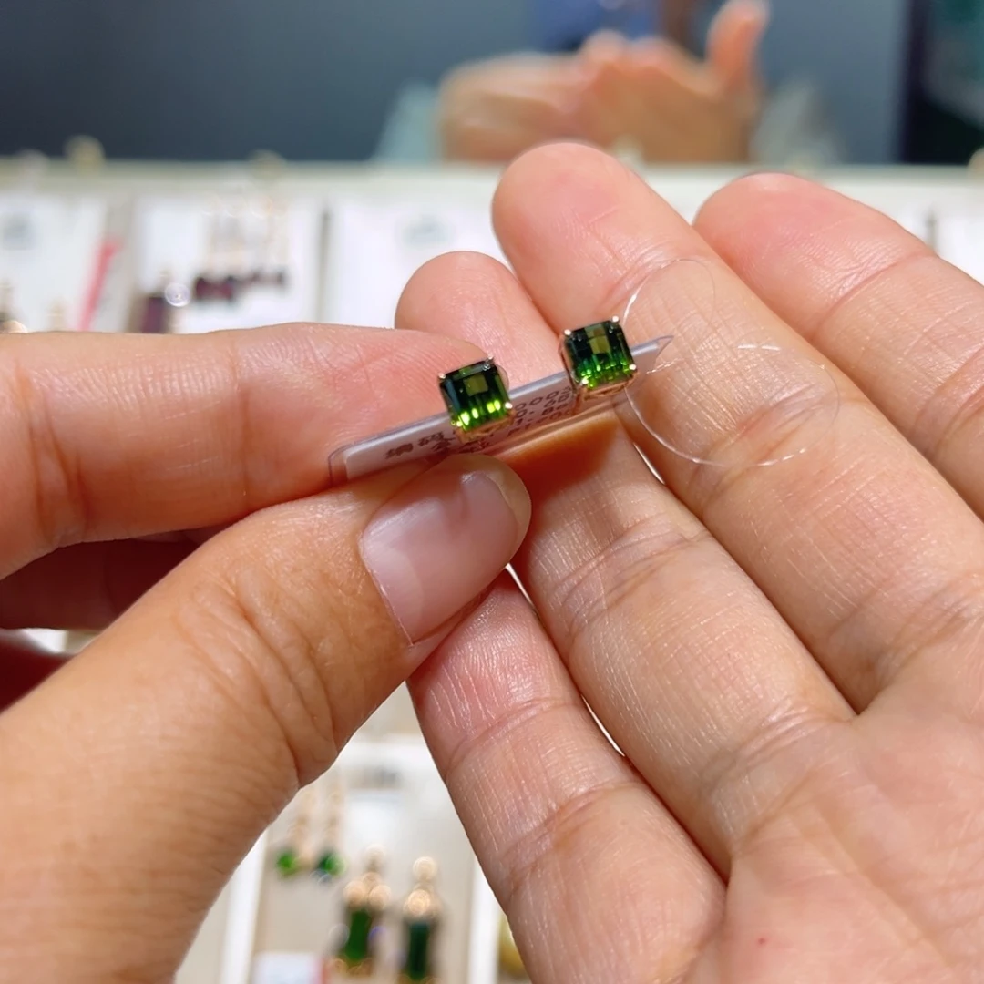 灵***灵碧玺耳饰18K金镶嵌