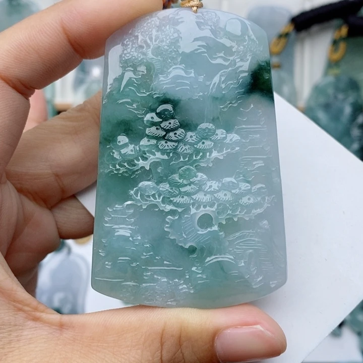 翡翠未镶嵌颈饰山水