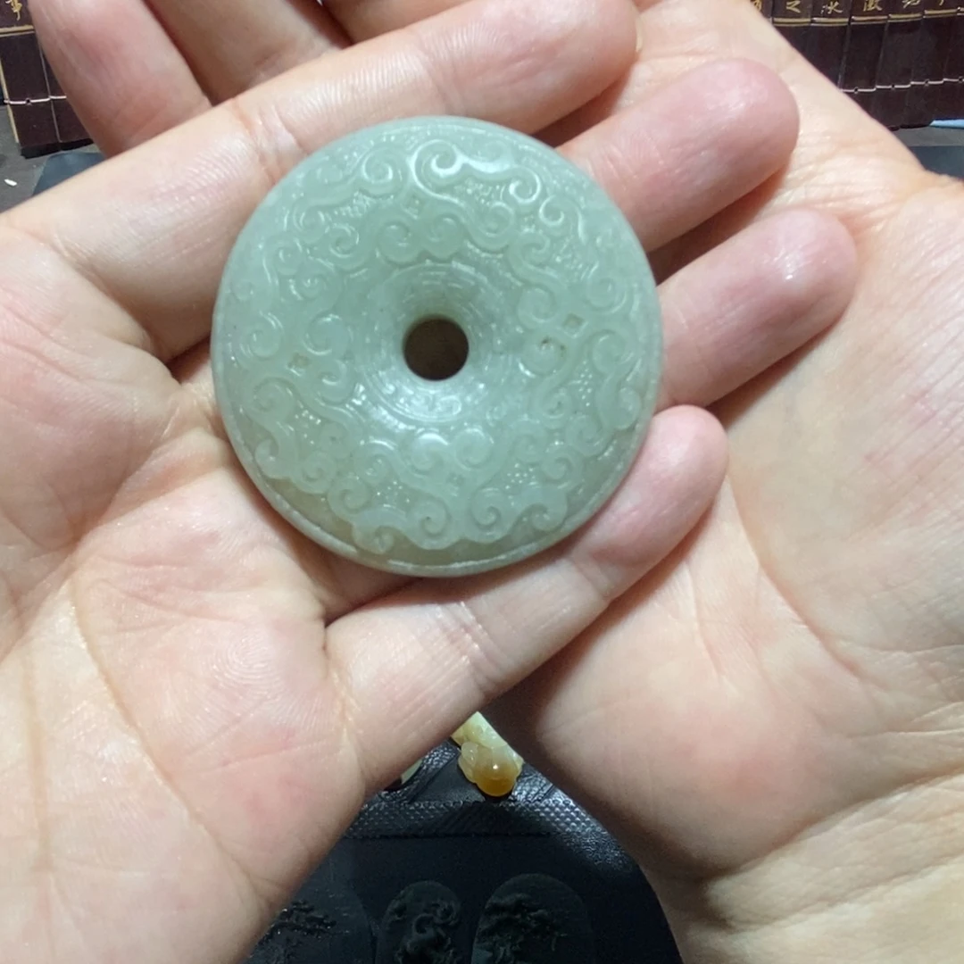 和田玉未镶嵌颈饰兰**山