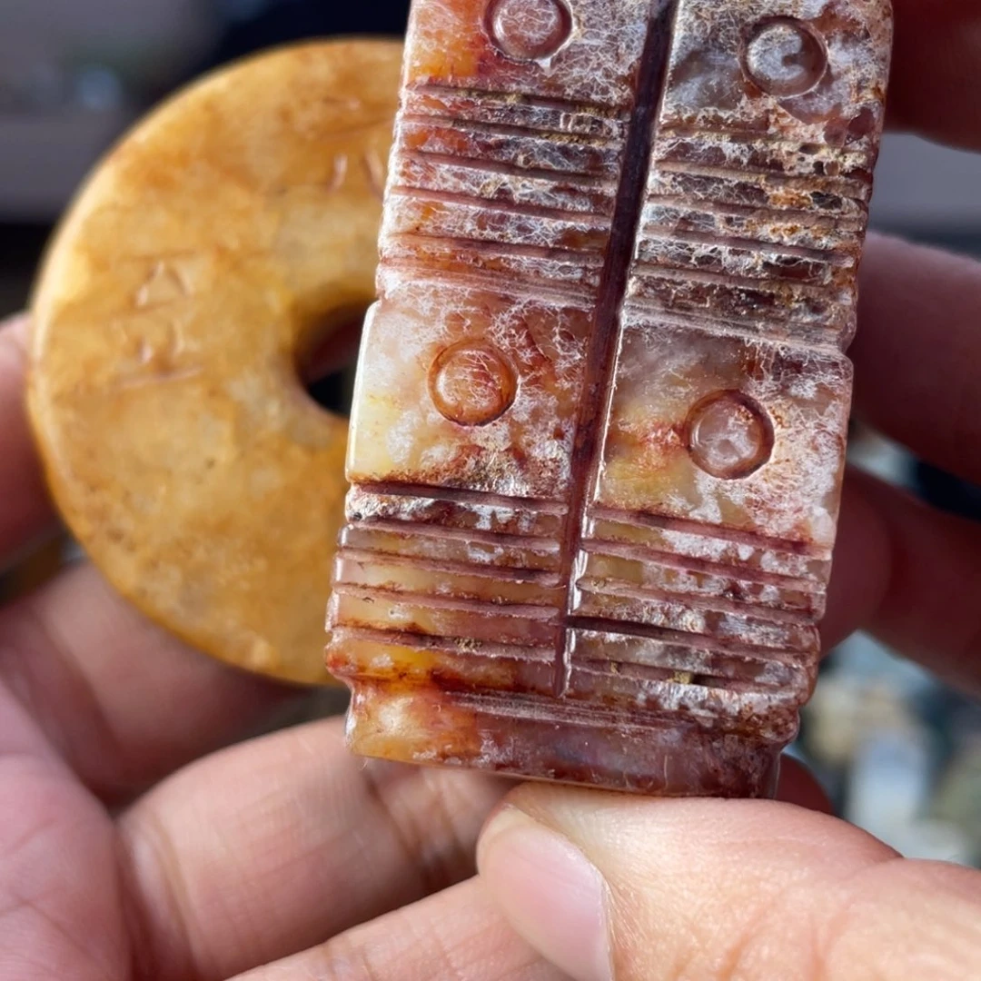 至***你和田玉未镶嵌颈饰