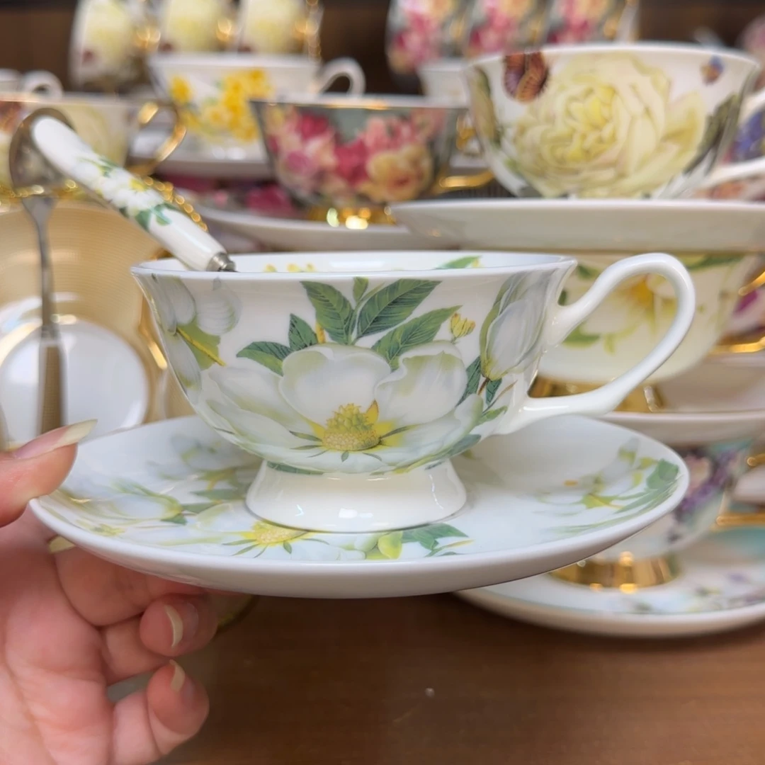 45%以上骨粉骨瓷素雅茶花一杯一碟一勺快递装（拍两套送杯架）