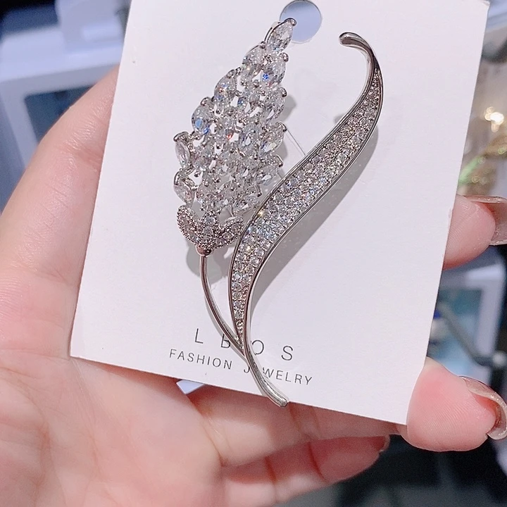 锆石铜合金一叶知秋胸针