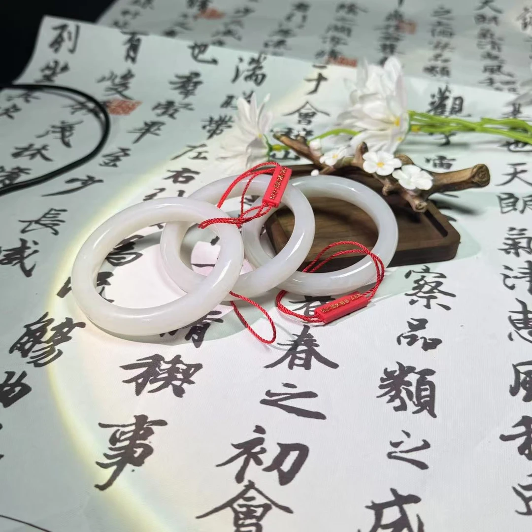 天然和田玉羊脂白手镯拍一发一多样性发其一