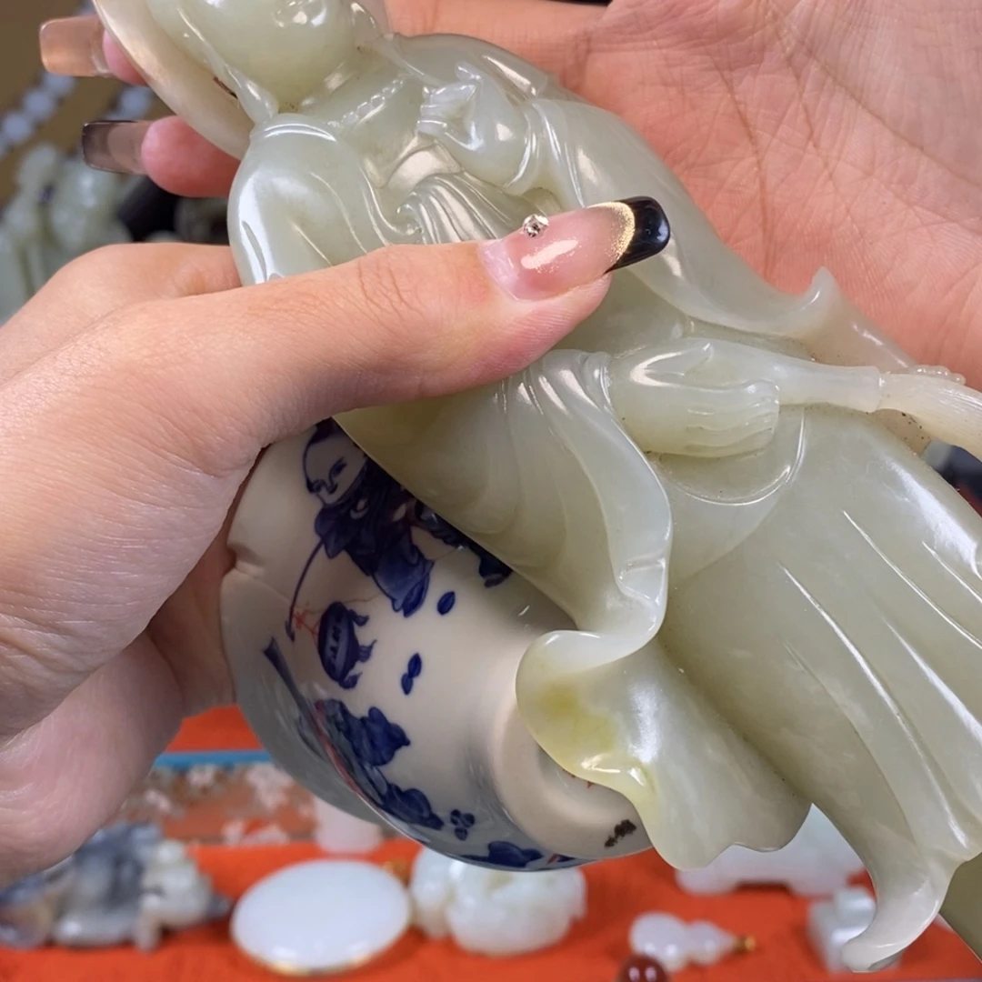 李***仨瓷片青花瓷观音摆件一尊