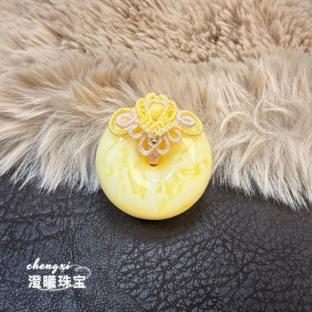 21.5g（38.3×22.1mm）焦皮料浓蜡奶酪白蜜蜡平安扣