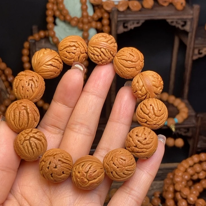 飘***狼吊坠桃核绣球手串