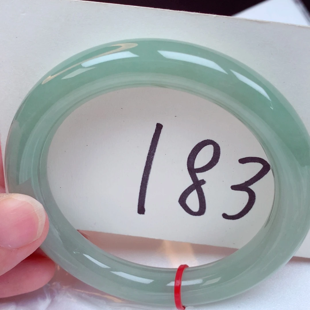 翡翠手镯未镶嵌翡翠