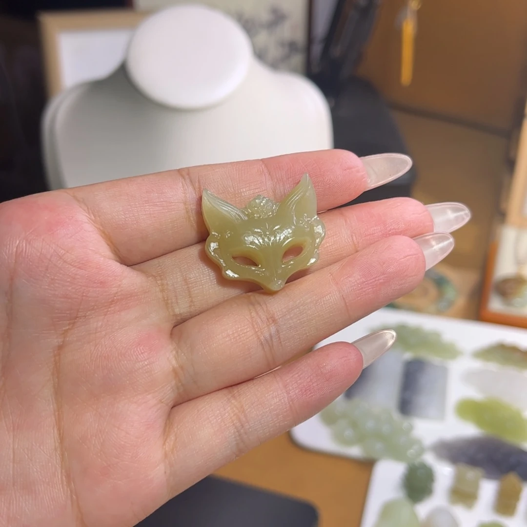 M****和田玉未镶嵌颈饰