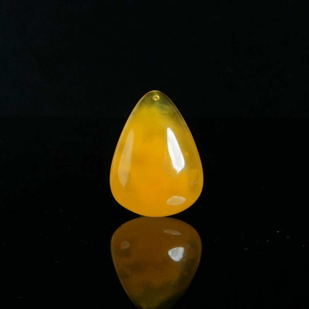 DY-M1407 鸡油黄算水滴吊坠 12.15g