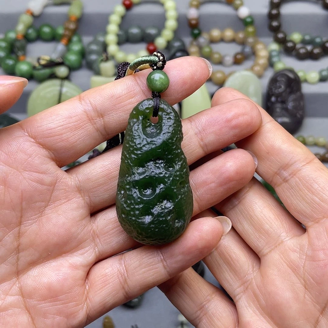 和田玉未镶嵌颈饰天*